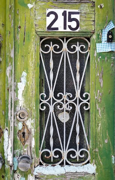 Vieja Puerta Madera Verde Textura Madera Con Metal Fondo Puerta — Foto de Stock