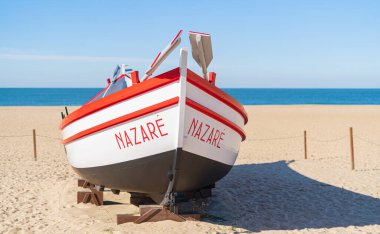 Portekiz, Nazare sahilinde geleneksel ahşap tekne..
