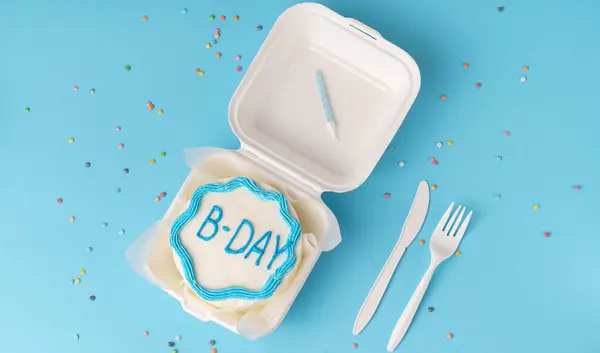 Flay Lag Met Birthday Mini Cake Papieren Blauwe Achtergrond Met Rechtenvrije Stockfoto's