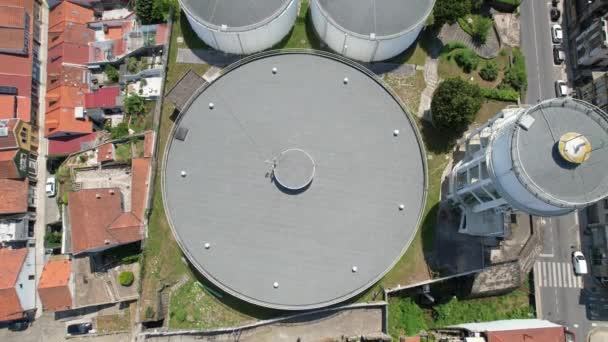 鸟瞰全市的大型水罐 波尔图镇的蓄水池 葡萄牙 — 图库视频影像