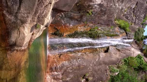 Vista Vertical Cascata Arado Parque Nacional Peneda Geres Portugal — Vídeo de Stock