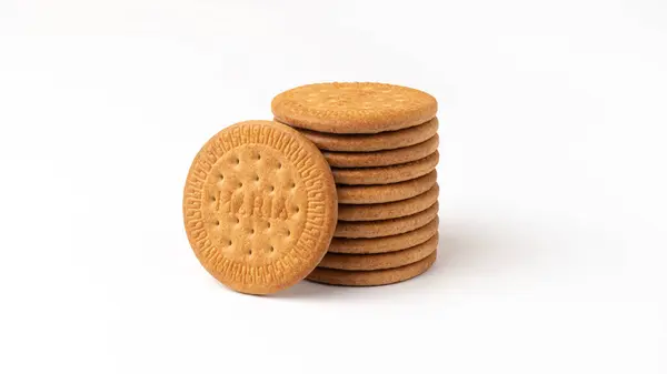 Beyaz arka planda izole edilmiş Maria bisküvileri yığını