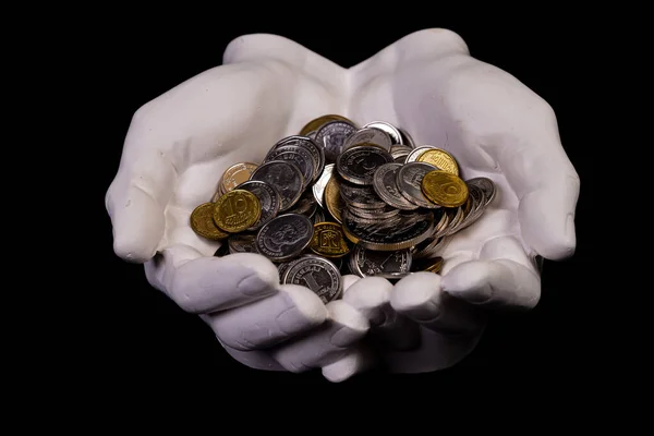 Händer Som Håller Mynt Selektiva Och Mjuk Fokus Isolerad Svart — Stockfoto