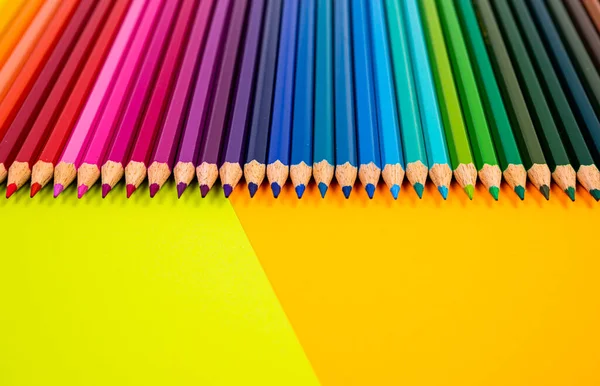 Разноцветные Карандаши Многоцветном Фоне Крупным Планом Копировальным Пространством Современным Искусством — стоковое фото