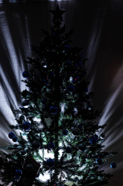Christmas Tree Colorful Balls Gift Boxes White Brick Wall Blue — Stock Photo, Image