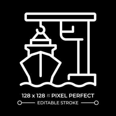 Negatif uzayda vinç pikseli mükemmel beyaz çizgi simgesi. Makine gemiye kargo yüklüyor. Nakliye gemisi rıhtımda. Siyah arkaplanda tek renkli doğrusal sembol. Düzenlenebilir vuruş