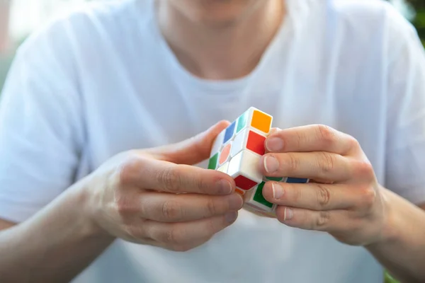 Young Caucasian Girl Holding Solving Rubik Cube Empty Copy Space — Stock Photo, Image