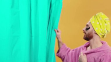 Çeşitli dijital uygulamaların yanı sıra yazdırma projeleri için ideal olan parlak ve minimalist bir çiçek simgesi