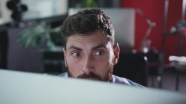 Yumuşak, güzel bulanık bir arka plan narin ışık ve gölge efektleri sergiliyor.