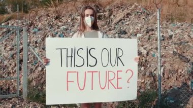 Bir protestoda, tutkulu genç bir aktivist çevremizin geleceğini sorguluyor ve herkes için ciddi endişeler yaratıyor.