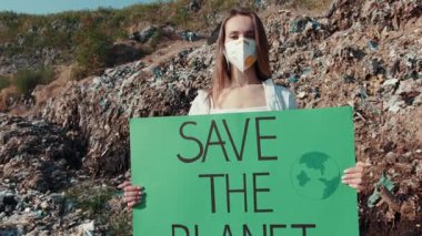 Tutkulu genç bir aktivist, gezegenimizi kirliliğe karşı korumanın kritik önemini vurguluyor.