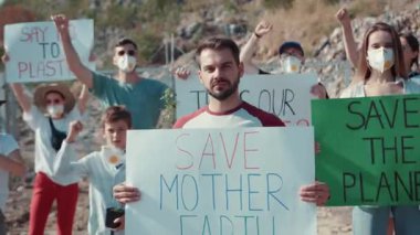 İnsanlar ve topluluklar, gezegenimizin ve çevresinin acilen korunması için birleşiyorlar.