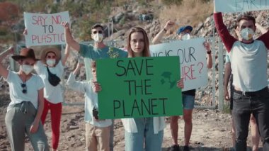 Eylemciler iklim değişikliği konusunda eylem talep etmek için birleşerek, çevre korumanın önemini gözler önüne serdiler..