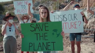 Toplumlarda acil iklim hareketi ve sürdürülebilirliği savunan çeşitli bireylerden oluşan birleşik bir grup