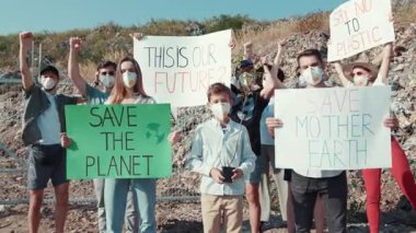 Önemli çevresel değişim ve herkes için daha iyi bir gelecek için gösteri yapan kendini adamış bir grup genç aktivist.