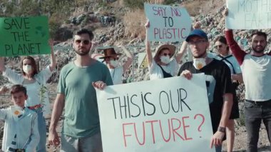 Eylemciler plastik kirliliğini protesto ediyor, herkes için sürdürülebilir ve sağlıklı bir gezegen savunuyorlar