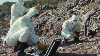 Koruma teçhizatı konusunda uzmanlar, çevre güvenliğini sağlamak için toprak kirliliği üzerinde çalışıyorlar