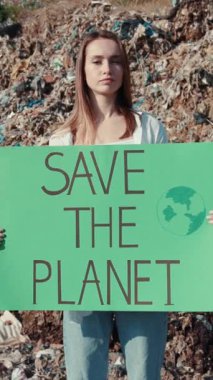 Çevremizi korumak için tutkulu bir savunucu, atık ve çöp gibi kritik sorunlarla başa çıkmaya odaklanmış.