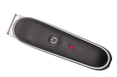 Saç kesimi ve modellemede kullanılan jilet beyaz izole bir zeminde bulunur. Berber dükkanı için elektrikli tıraş makinesi. Sakal ya da saç traşı için suç ortağı.