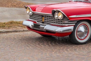 Retro araba. Ön, tampon, far..