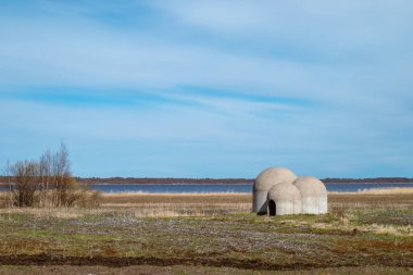 Akustik İnşaat Organum. Üç birbirine bağlı beton kubbe. İçerideki akustik çok sıradışı. Hailuoto Adası, Oulu, Finlandiya.