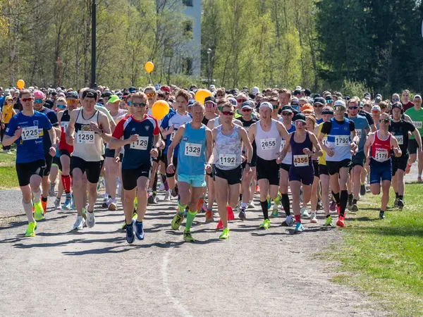 Geleneksel Terwamaraton atletizm yarışı. Başla. Oulu, Finlandiya - 2025, 24 Mayıs.