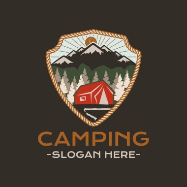 Dağları, çadırı ve manzarası olan kamp rozeti tasarımı. Seyahat logosu grafikleri. Esmer arkaplanda izole edilmiş hisse senedi vektör etiketi.