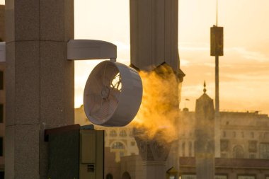 Nabvi Camii Madeena 'da duvar örülü su pervanesi