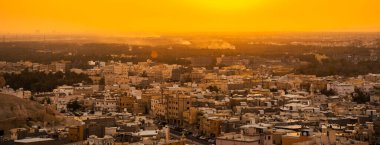 Al Qarah köyünün gün batımının güzel manzarası, Al Hofuf dağının manzarası, Suudi Arabistan