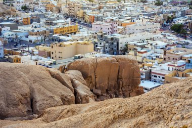 Al Qarah köyünün gün batımının güzel manzarası, Al Hofuf dağının manzarası, Suudi Arabistan