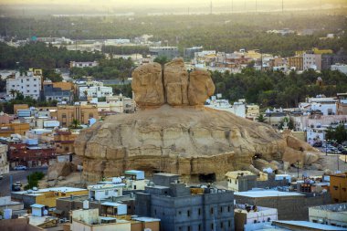 Al Qarah köyünün gün batımının güzel manzarası, Al Hofuf dağının manzarası, Suudi Arabistan