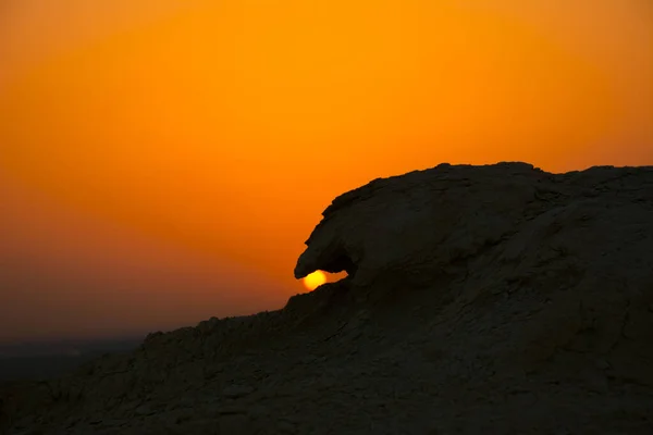 Hermosa Puesta Sol Escena Montaña Qarah Hofuf Arabia Saudita — Foto de Stock