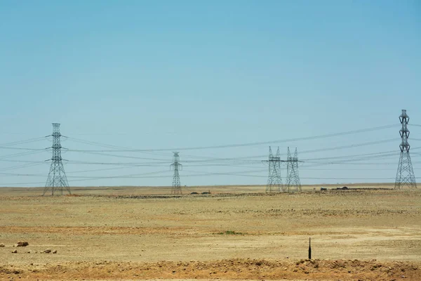 Endless Electric Line Towers Desert Fotografias De Stock Royalty-Free