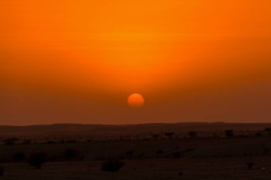 Çölde gün batımı, dünyanın kıyısında, Riyad 'da dağlar, Suudi Arabistan