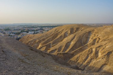 El-Karah dağı, Suudi Arabistan 'ın El Hofuf köyünde yer alan bir turizm merkezidir..