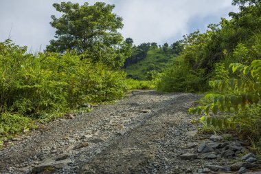 Kodikuthi mala yolu, Kodikuthi mala Hindistan 'ın Kerala ilçesinin Malappuram ilçesinde bir tepe istasyonudur..