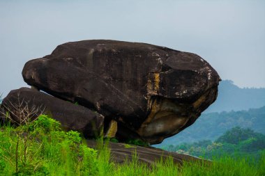 Güzel bir kaya oluşumu manzarası 