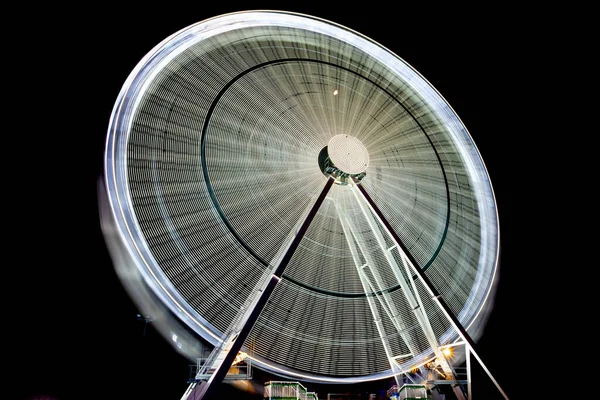 Ruota Panoramica Gigante Bianca Movimento Attrazioni All Aperto Vacanze Natale — Foto Stock