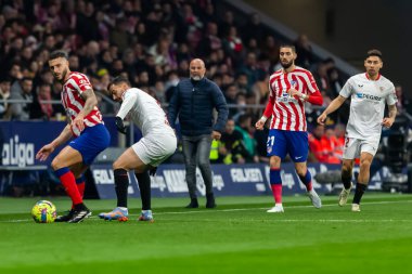 Madrid, İspanya - 4 Mart 2023: Madrid 'de Atletico de Madrid ile Sevilla FC arasında oynanan lig maçı. Atletico Madrid 'in zaferi. Futbolcular.
