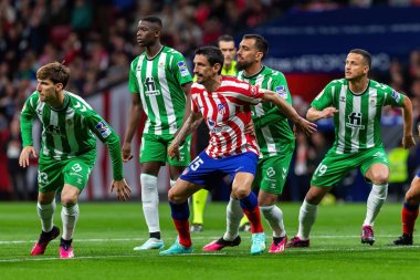 Madrid, İspanya - 2 Nisan 2023: Atletico de Madrid ve Betis F.C. Rakibi olan Borja Iglesias. Futbol stadyumu. Lig maçı.