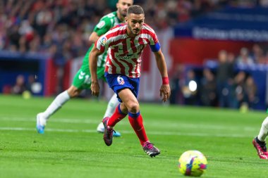 Madrid, İspanya - 2 Nisan 2023: Atletico de Madrid ve Betis F.C. Topla Koke Diriliş. Futbolcu. Lig maçı.