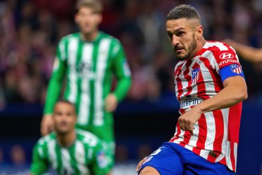 Madrid, İspanya - 2 Nisan 2023: Atletico de Madrid ve Betis F.C. Topla Koke Diriliş. Futbolcu. Lig maçı.