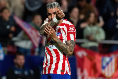 Madrid, İspanya - 2 Nisan 2023: Atletico de Madrid ve Betis F.C. Angel Correa bir golü kutluyor. Futbolcu. Lig maçı.