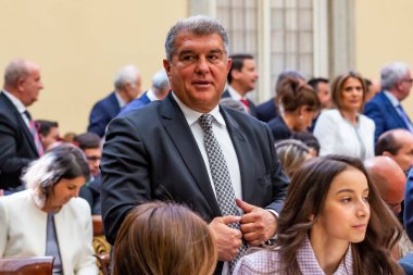 Madrid, İspanya... 18 Nisan 2023 İspanya Kralı ve Kraliçesi Palacio del Pardo 'da ulusal spor ödüllerini dağıtıyor. Joan Laporta, Alexia Putellas 'ı destekleme ödüllerine katıldı.