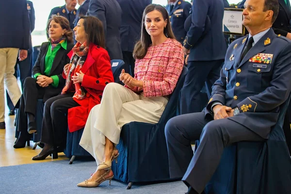 2023年4月20日至4月20日 马德里 莱蒂西亚女王参观了Cuatro Vientos空军基地 通过空军医生进行了一次撤离病人的演习 大流行病医生 — 图库照片