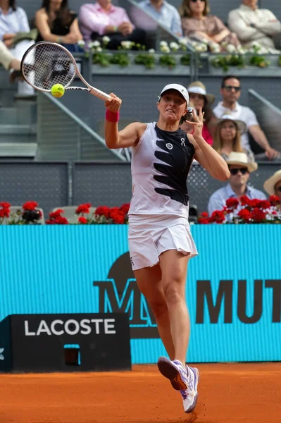 stock image Madrid, Spain- April 30, 2023: Tennis match between Iga Swiatek and Bernarda Pera at the Mutua Madrid Open in Madrid. Victory for the number 1 in women's tennis, Iga Swiatek. Women's tennis.