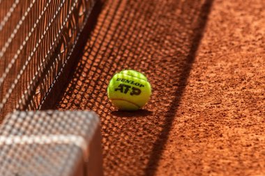 Madrid, İspanya - 5 Mayıs 2023: Mutua Madrid Açık 'ta Carlos Alcaraz ve Borna Coric arasında oynanan tenis maçı İspanya' nın zaferiyle sonuçlandı. ATP eşleşmesi. ATP sıralamasında 2 numara.