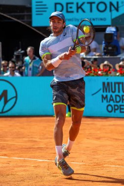 Madrid, İspanya - 5 Mayıs 2023: Mutua Madrid Açık 'ta Carlos Alcaraz ve Borna Coric arasında oynanan tenis maçı İspanya' nın zaferiyle sonuçlandı. ATP eşleşmesi. ATP sıralamasında 2 numara.
