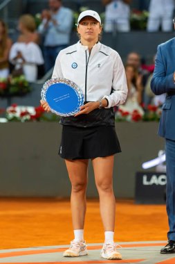 Madrid, İspanya - 6 Mayıs 2023: Madrid 'deki Mutua Madrid Açık' ta Iga Swiatek ve Aryna Sabalenka arasında oynanan tenis maçı. Aryna Madrid 'deki turnuvanın finalini kazandı. WTA 1000 'in 2 numarası..