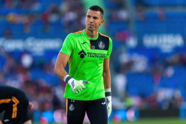 Madrid, İspanya - 13 Ağustos 2023: İspanya EA Spor Ligi 'nden Getafe FC ile Barcelona FC arasındaki futbol maçı. David Soria, Getafe FC 'nin kalecisi. Futbolcular.